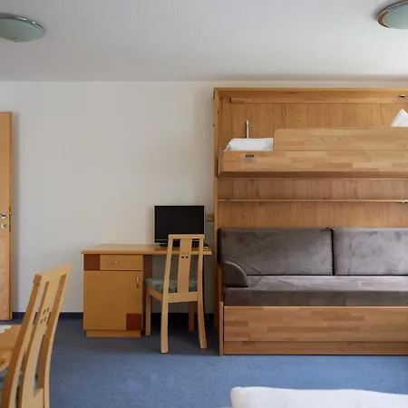 아파트호텔 Tafelspitz Gruppenhaus Arlberg 3*