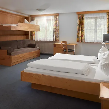 Tafelspitz Gruppenhaus Arlberg 아파트호텔